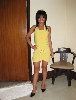 18 year old girl Hailey Little takes off yoga attire to stand naked